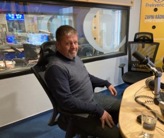 Země V4 se měly dohodnout na&nbsp;zastropování cen pohonných hmot, řekl v&nbsp;Press klubu šéf Chcípl pes Jakub Olbert