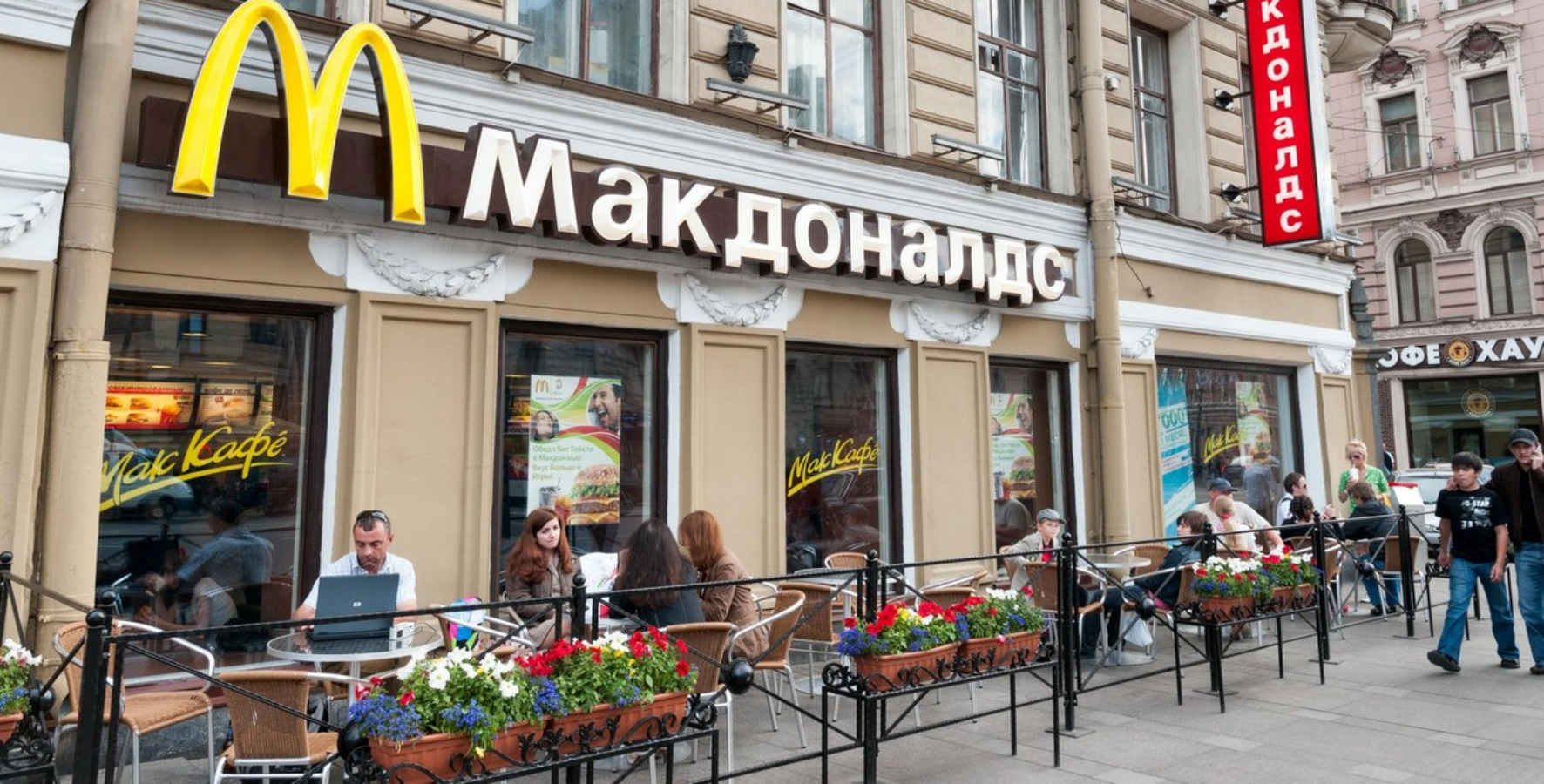 Pochutnají si Rusové opět na hamburgerech? McDonald’s nahradí “Strýček Váňa”