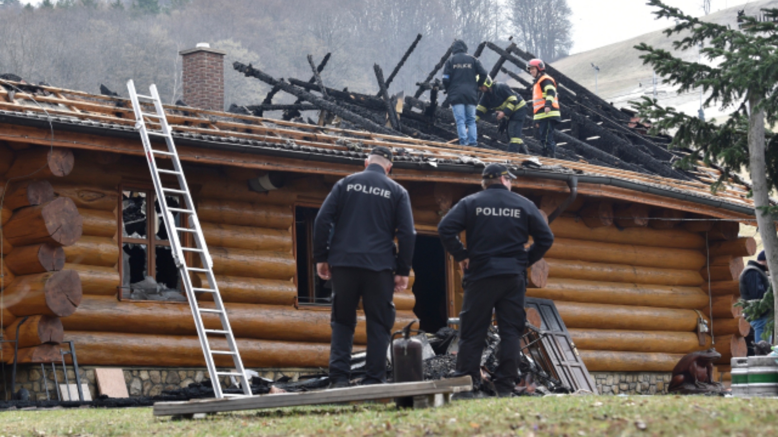 Přes den průšvih se skartací, v noci mu pak hořela hospoda. Mynářovi vše padá na hlavu