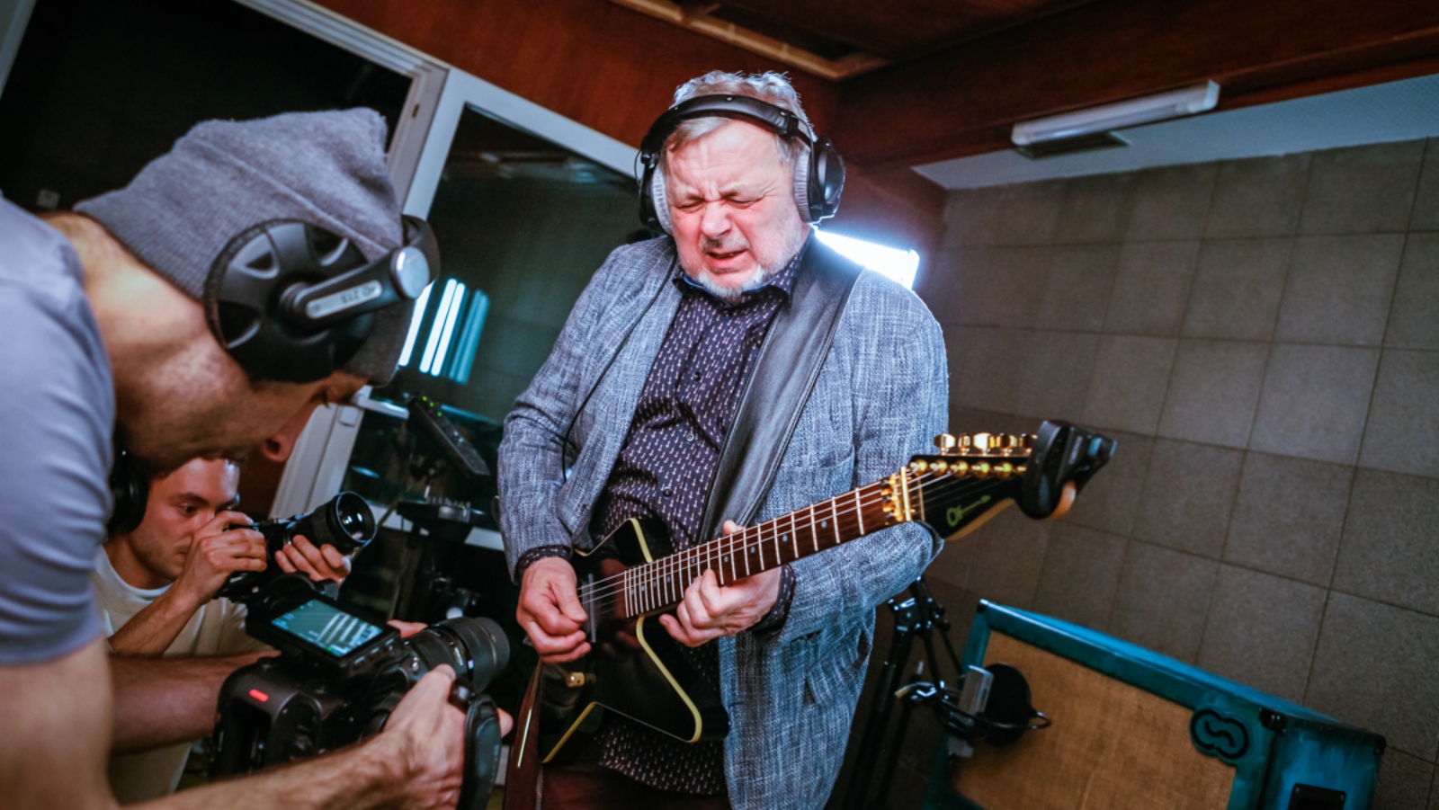 Písní vyjádřili mezinárodní nesouhlas. Čeští, ukrajinští, ruští a&nbsp;běloruští hudebníci se Nevzdávají