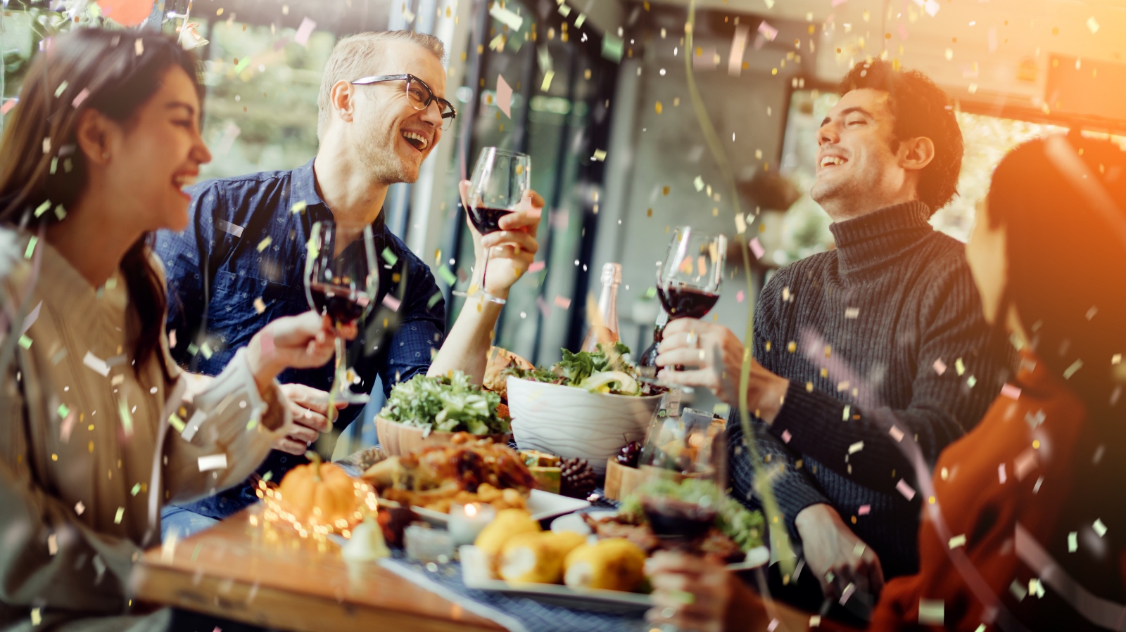 Čeká vás party? Tyhle potraviny před pitím alkoholu snězte a vyhnete se kocovině