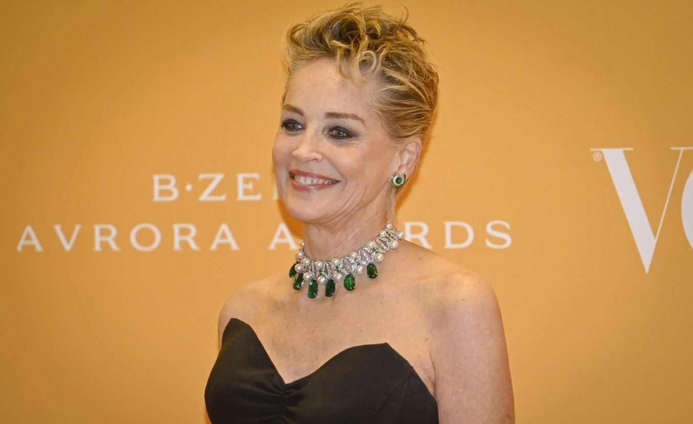 Téhle kočce je už 64 let? Sharon Stone opět předvedla fenomenální postavu