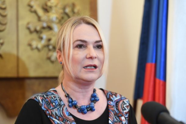 Američané o&nbsp;základnu v&nbsp;Česku nežádají, řekla v&nbsp;Press klubu ministryně obrany Černochová