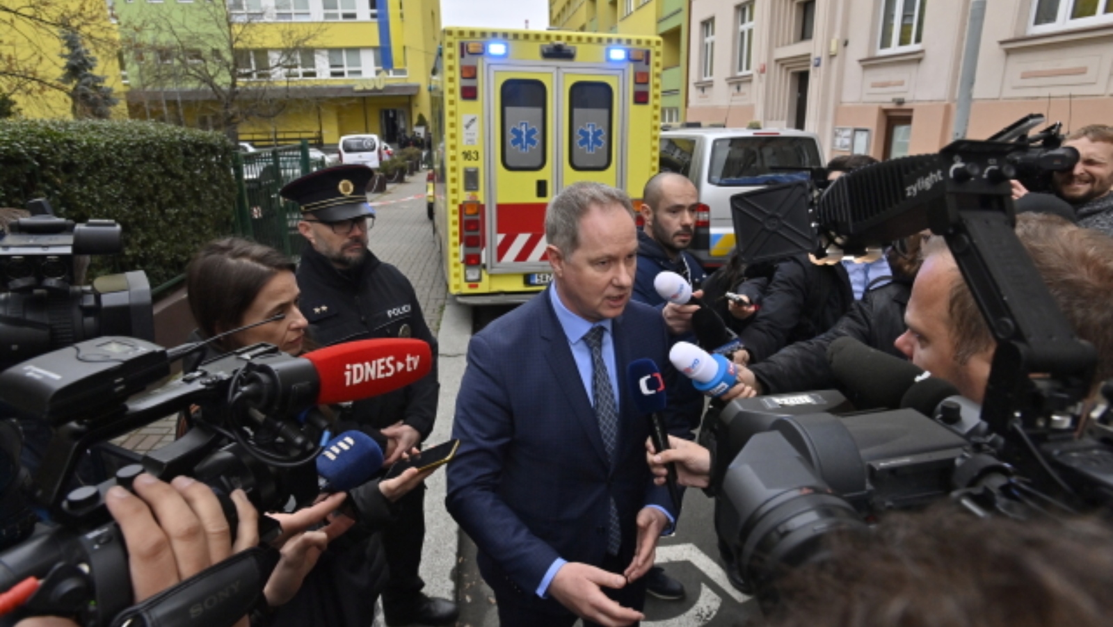 Soud poslal do vazby mladíka podezřelého ze zabití učitele v&nbsp;Praze