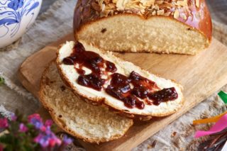 Barevné velikonoční dny. Bílá sobota rovná se úklid a&nbsp;pečení mazance