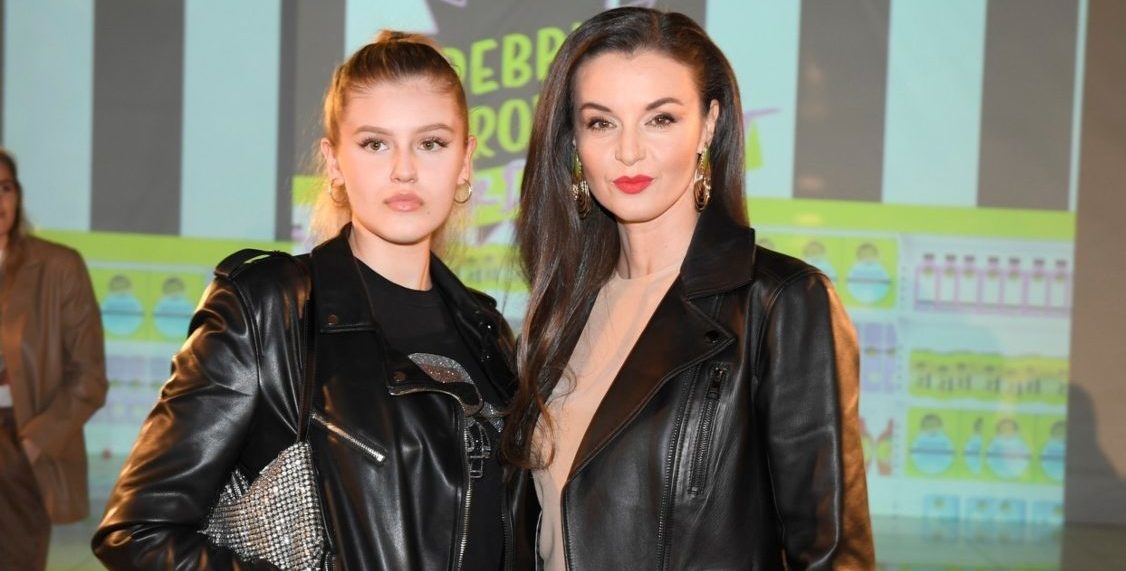 Jablko nepadá daleko od stromu. Dcera Kubelkové se od mamky učí sexy pózy a&nbsp;dráždí s&nbsp;nimi fanoušky