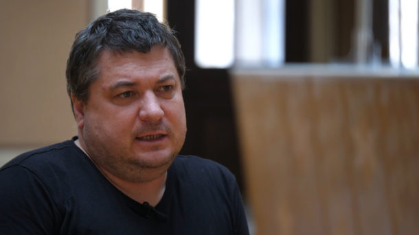 Film Promlčeno se reálně odehrává během dvou hodin v&nbsp;živém rozhlasovém vysílání, prozradil Robert Sedláček
