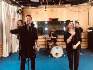 Narozeninové překvapení pro&nbsp;Martu Jandovou. S&nbsp;naším moderátorem Robinem Sobkem nazpívala nový singl