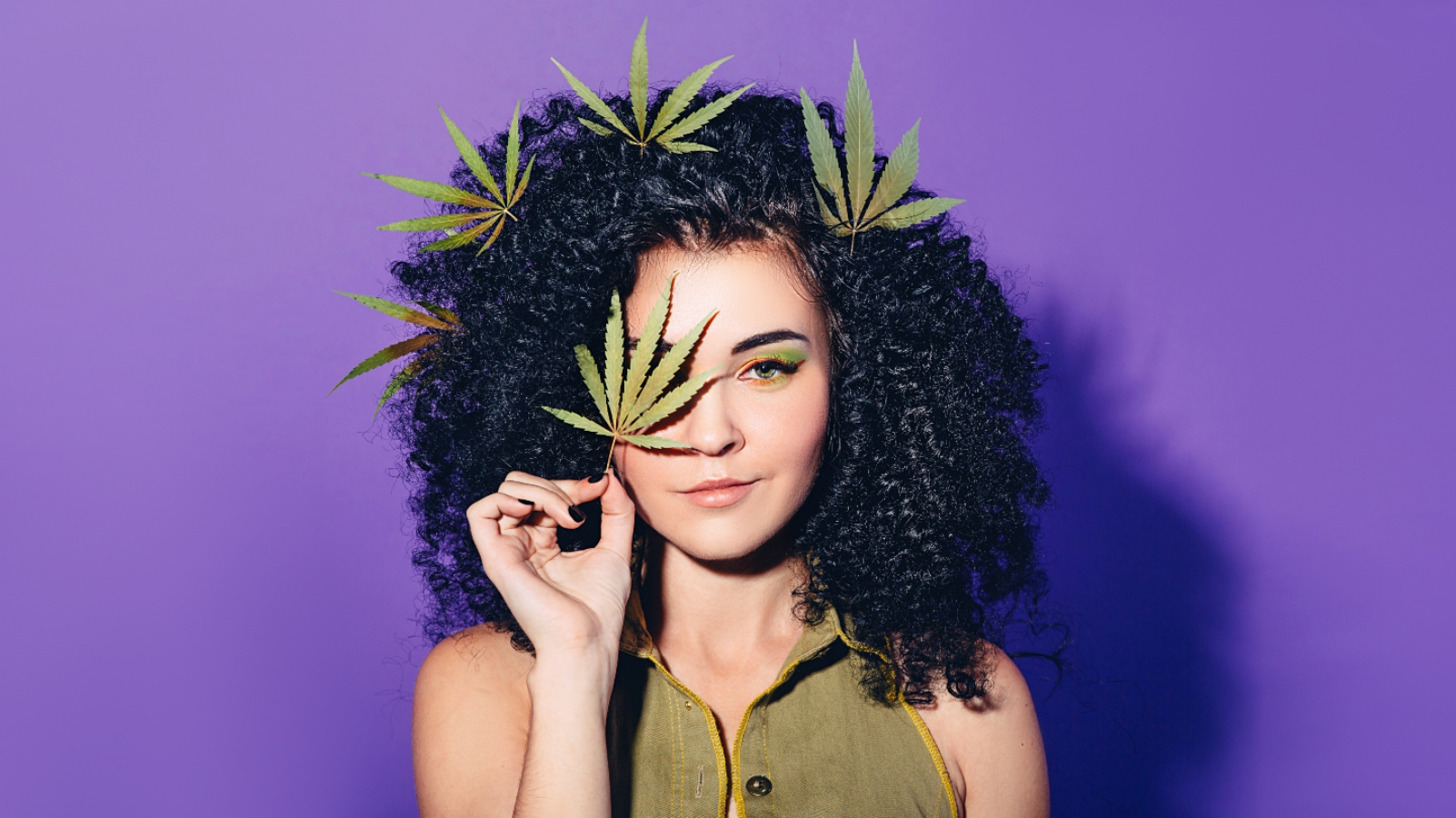 Marihuana je jako taková v pohodě, její název ale představuje problém. Je rasistický