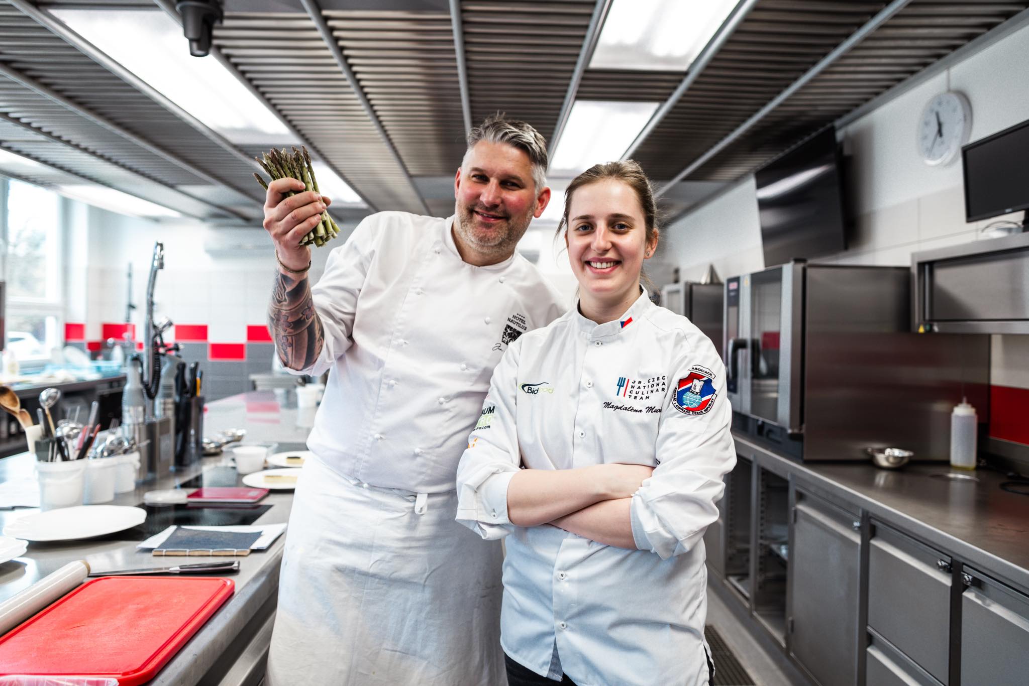 Do světové soutěže Global Chefs Challenge se probojovali dva Češi! Musí uvařit čtyřchodové menu pro&nbsp;12 osob