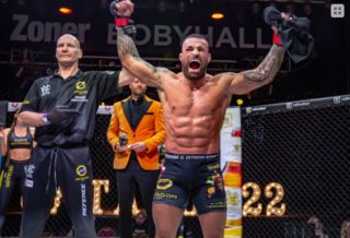 Vítězí Karlos! V&nbsp;boxu ubil Marpa TKO, konec ale diváci vypískali