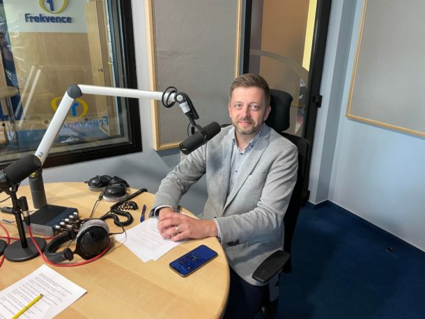 Společný kandidát celé vládní koalice na Hrad? Ještě to není vyloučeno, řekl v Press klubu ministr Rakušan