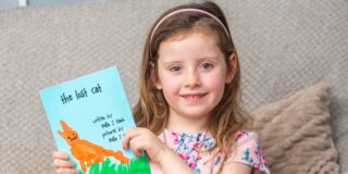 Budoucí J.K.Rowling? Teprve pětiletá Britka vydala svou vlastní knihu, dostala se do Guinnessovy knihy rekordů