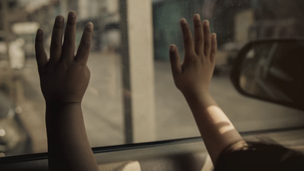 Čtyřletá holčička se uvařila v&nbsp;mikrobusu, kde byla několik hodin uvězněná
