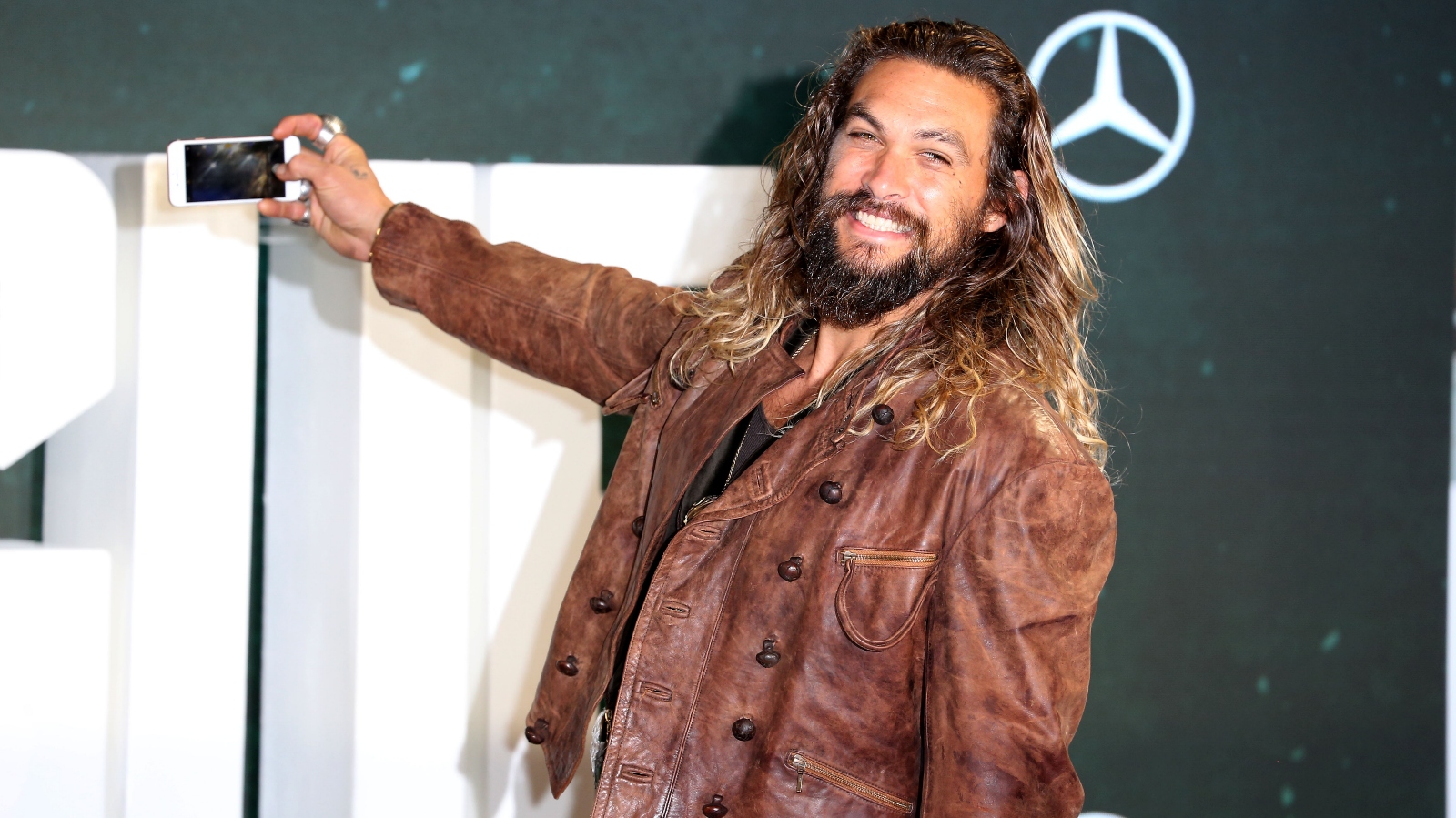 Jason Momoa má za sebou nepříjemný zážitek. Jeho veterán se střetl s&nbsp;motorkou
