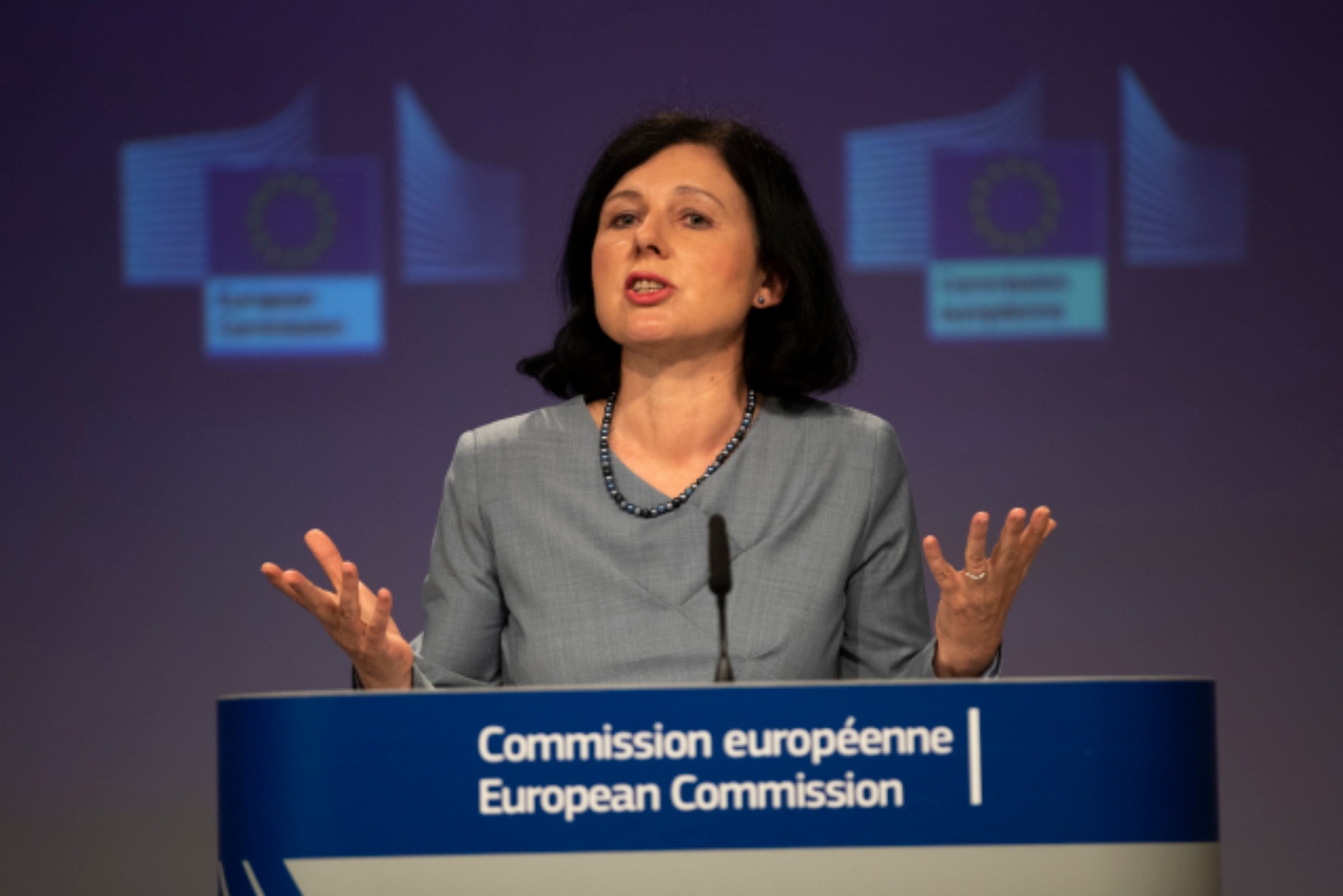Věra Jourová: Teď potřebujeme důvěru lidí, protože chceme trpělivost a vydržet těžkou dobu
