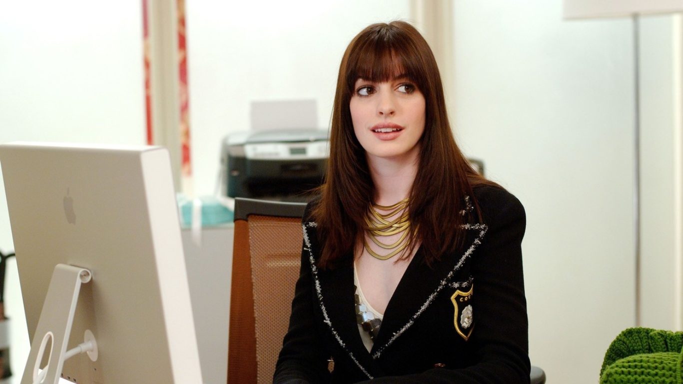 Stále krásnější a krásnější. Anne Hathaway zavzpomínala na trhák Ďábel nosí Pradu
