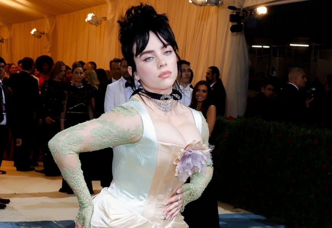 Strach o&nbsp;americkou hvězdu! Billie Eilish šokuje fanoušky nepřítomným pohledem