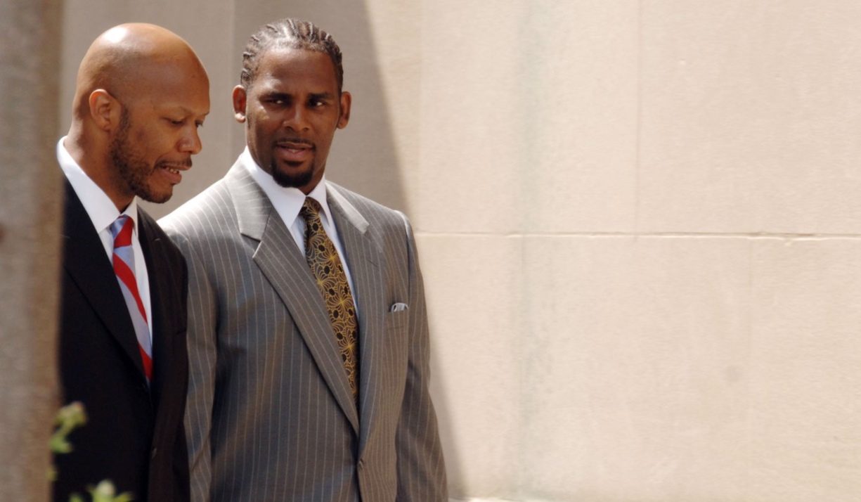 Zpěvák R. Kelly dostal za sexuální a&nbsp;psychické zneužívání žen a&nbsp;nezletilých 30 let