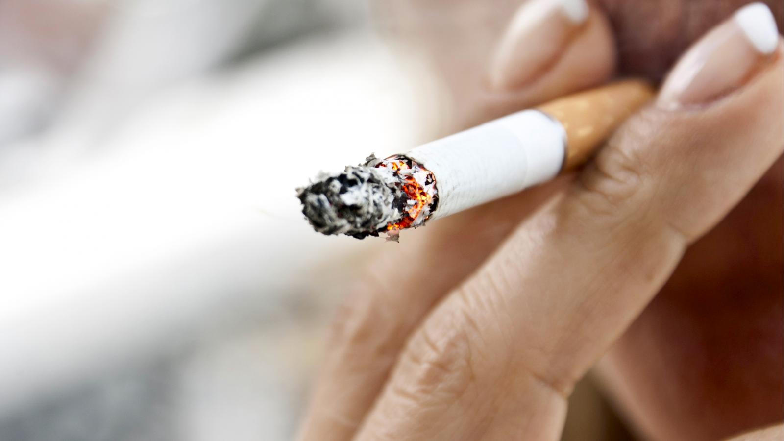 Kanada dál brojí proti kouření: Navrhuje, aby varování před riziky bylo na každé cigaretě