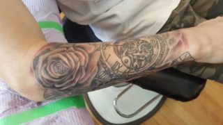 Souvisí tetování a&nbsp;piercingy s&nbsp;traumatem z&nbsp;dětství? Vědci přišli s&nbsp;novým objevem