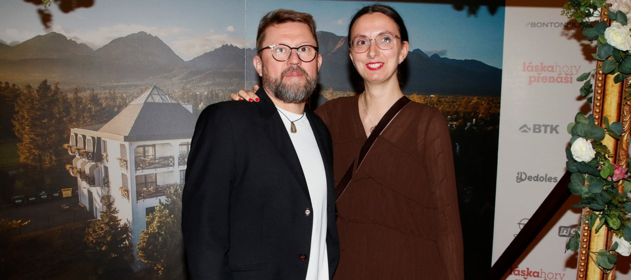 Karel Zima do toho praštil. Ano si s&nbsp;partnerkou Lucií řekli pod širým nebem