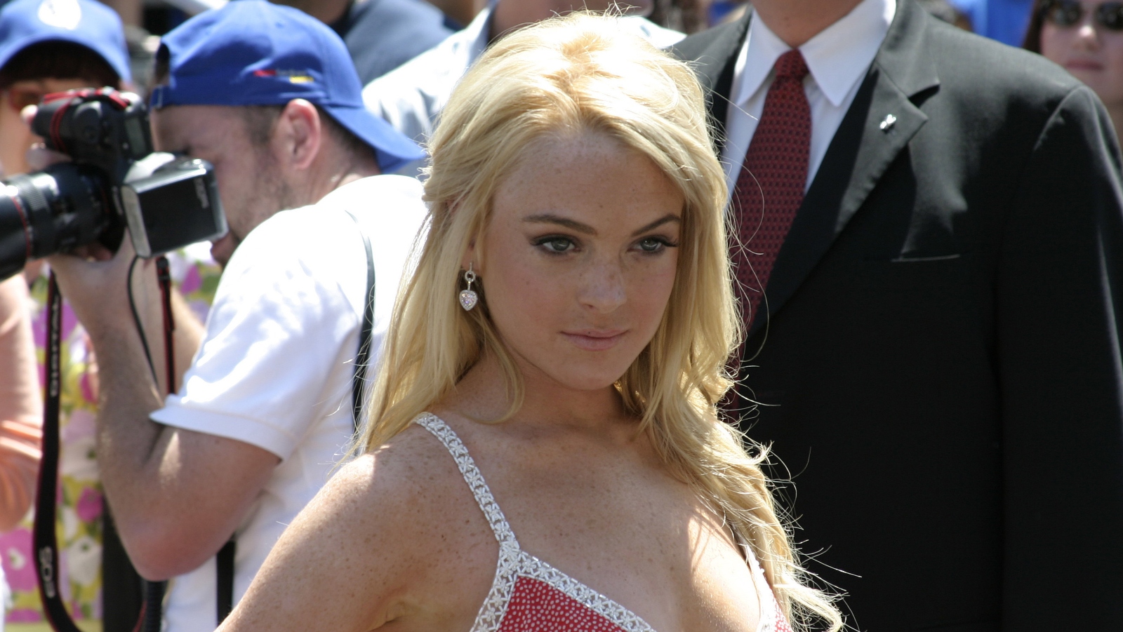 Divoká Lindsay Lohan byla zkrocena. Ve svých 36 letech si vzala kuvajtského fešáka