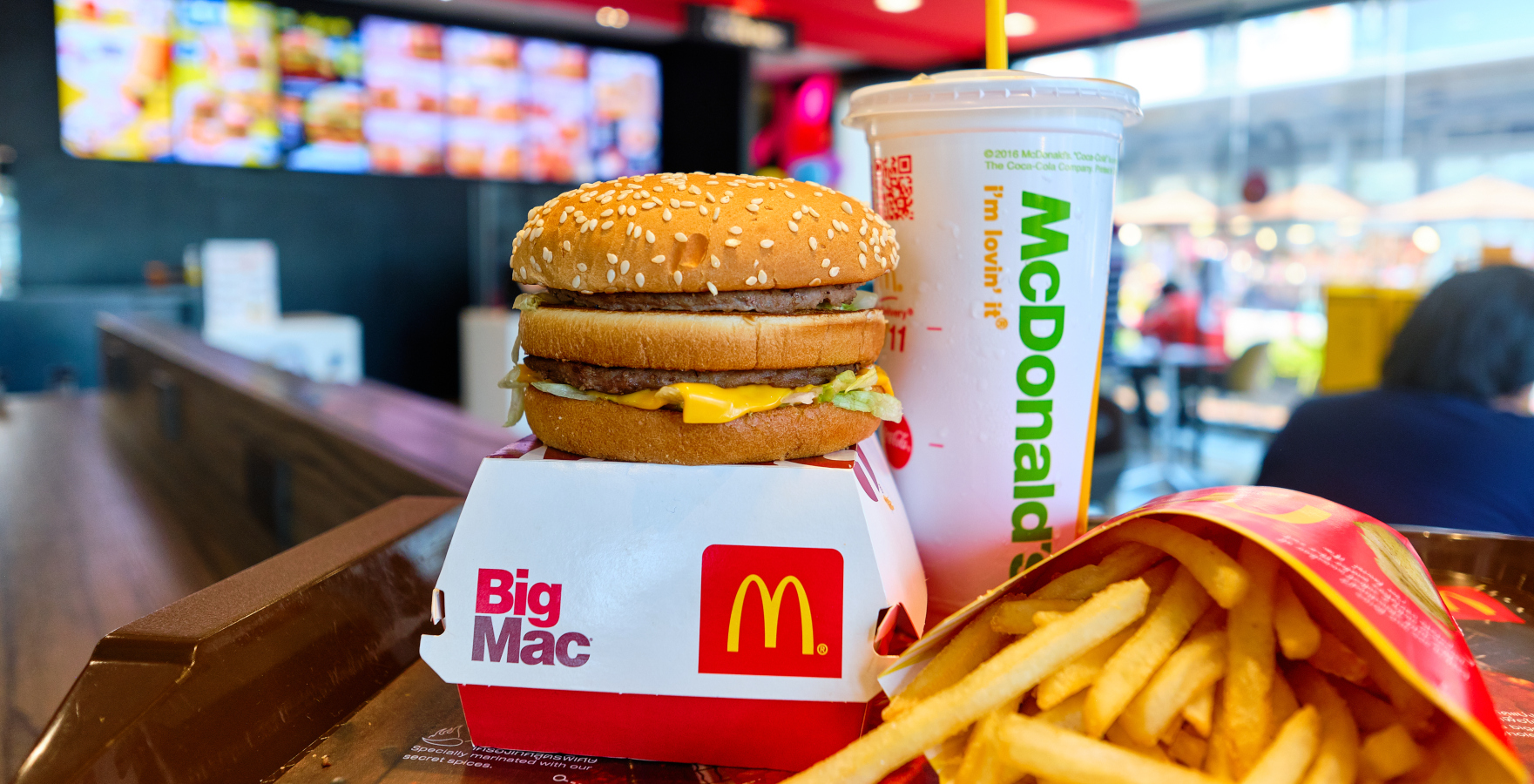 31. ledna se otevřela v tehdejším SSSR první pobočka McDonald’s. O práci mělo zájem neuvěřitelných 35 tisíc lidí