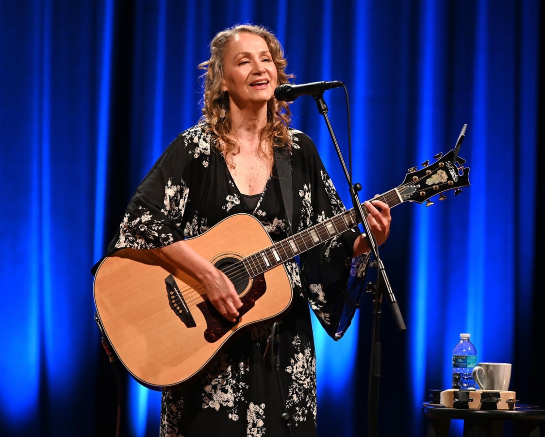 Hitovka týdne: Joan Osborne – One Of Us