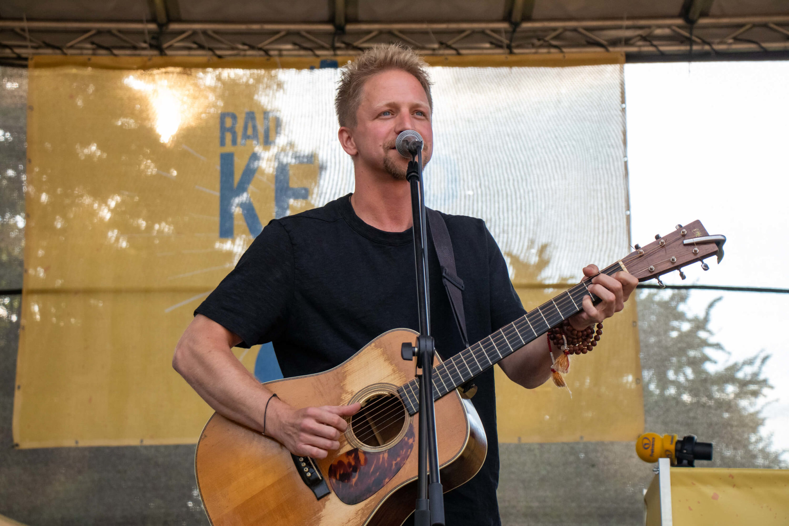 Tomáš Klus a&nbsp;jeho rodina smutní. Jejich miláček bojuje o&nbsp;život