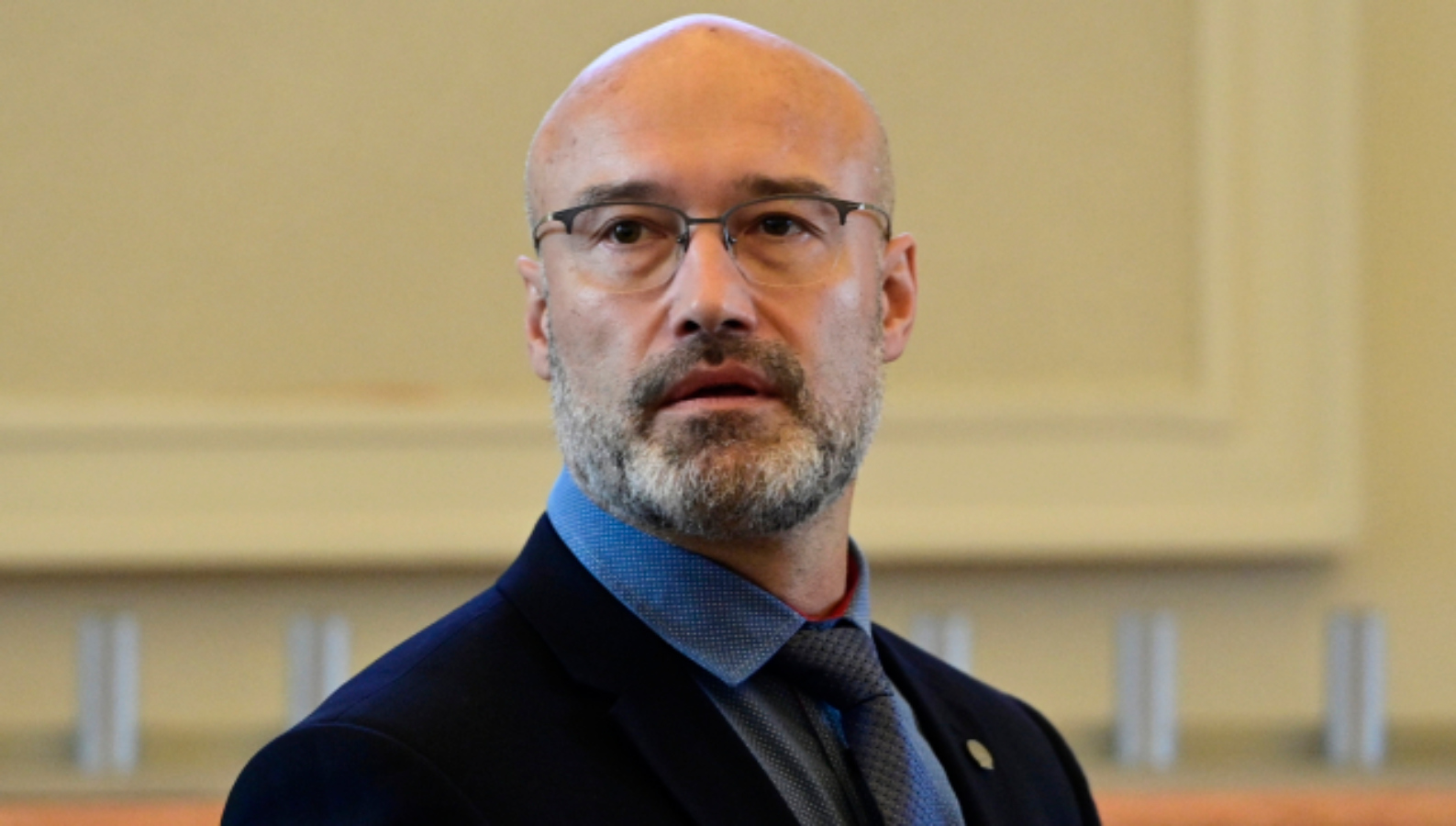 Šéf civilní rozvědky Mlejnek rezignuje. Rakušan jeho rozhodnutí rozumí, ale mrzí ho