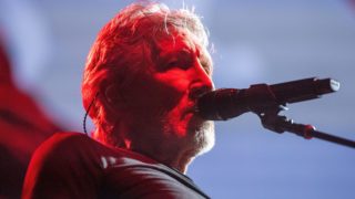 “Kdyby Biden chtěl, válka by zítra skončila!” Bývalý frontman Pink Floyd se pustil do amerického prezidenta