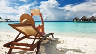 Nejlepší práce na&nbsp;světě? Luxusní letovisko na&nbsp;jinak neobydleném ostrově na&nbsp;Maledivách shání knihkupce