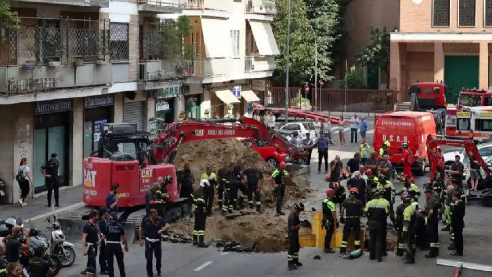 Chtěli se prokopat do banky: Jejich vlastní tunel je ale zasypal