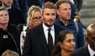 Ve frontě 12 hodin! Na&nbsp;poslední rozloučení s&nbsp;královnou byl i&nbsp;David Beckham