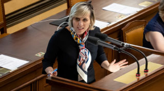 Mračková Vildumetzová rezignuje na&nbsp;pozici místopředsedkyně Sněmovny