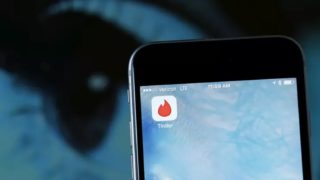 Úpadek seznamovací aplikace: Tinder po&nbsp;deseti letech provozu nezvládá nalákat novou generaci uživatelů