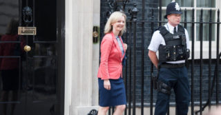 Novou premiérkou Británie bude Liz Truss