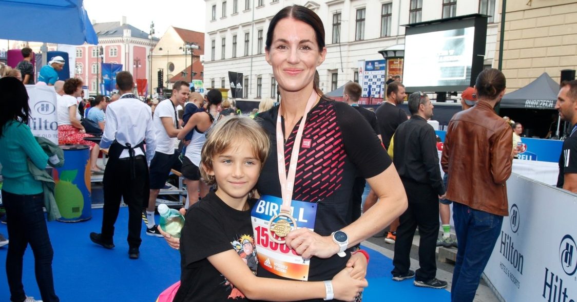 Ve vězení si dlouhé chvíle krátí psaním. David Křížek vydal knihu, pokřtila ji jeho milovaná žena s&nbsp;dětmi