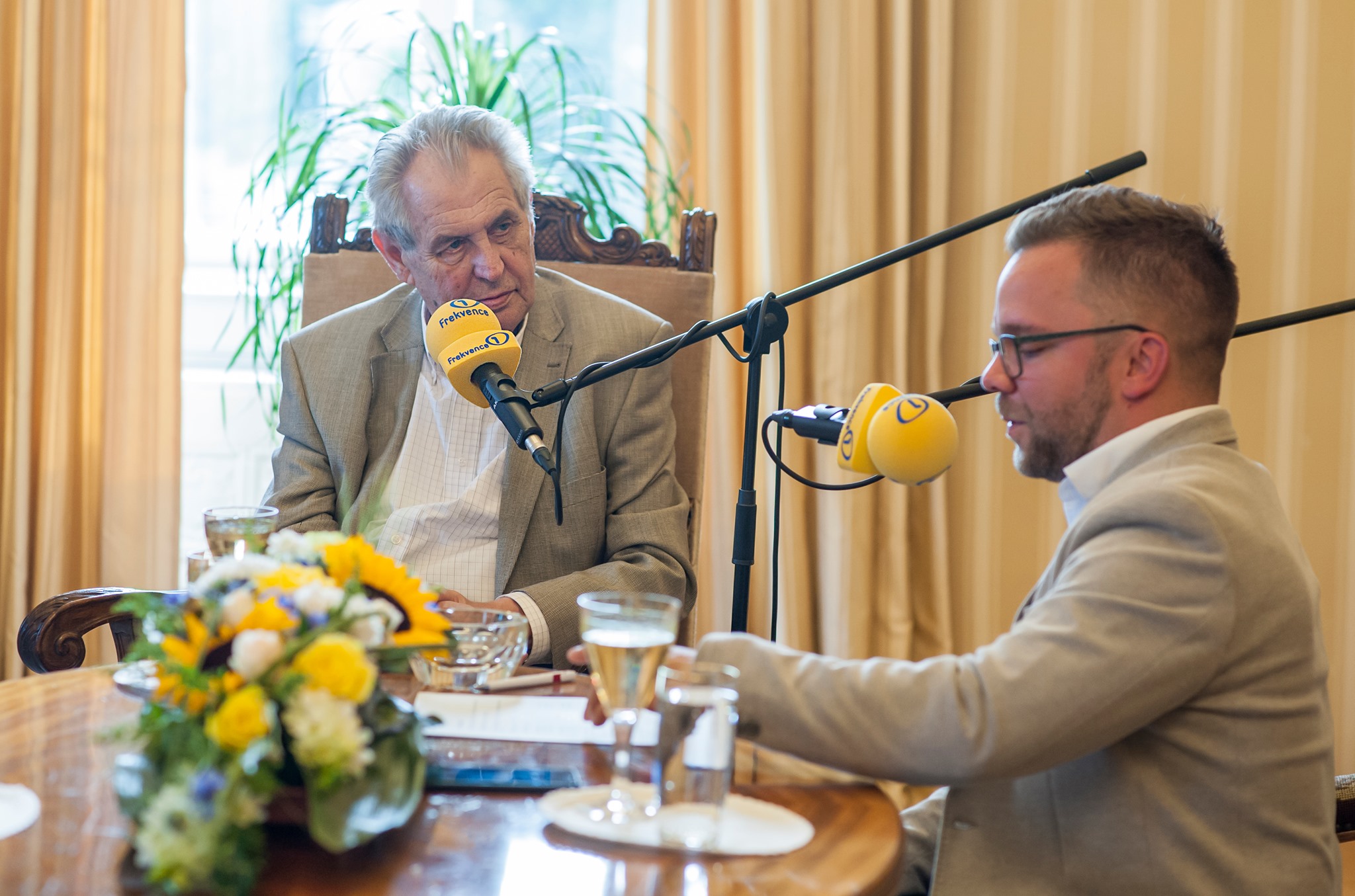 Prezident Miloš Zeman promluví v&nbsp;neděli o&nbsp;královně Alžbětě II. v&nbsp;Press klubu Frekvence 1! Pořad bude vysílaný živě