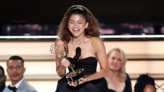 Ceny Emmy a&nbsp;krása až oči přecházely. Jaké róby vynesly hvězdy na&nbsp;červený koberec?