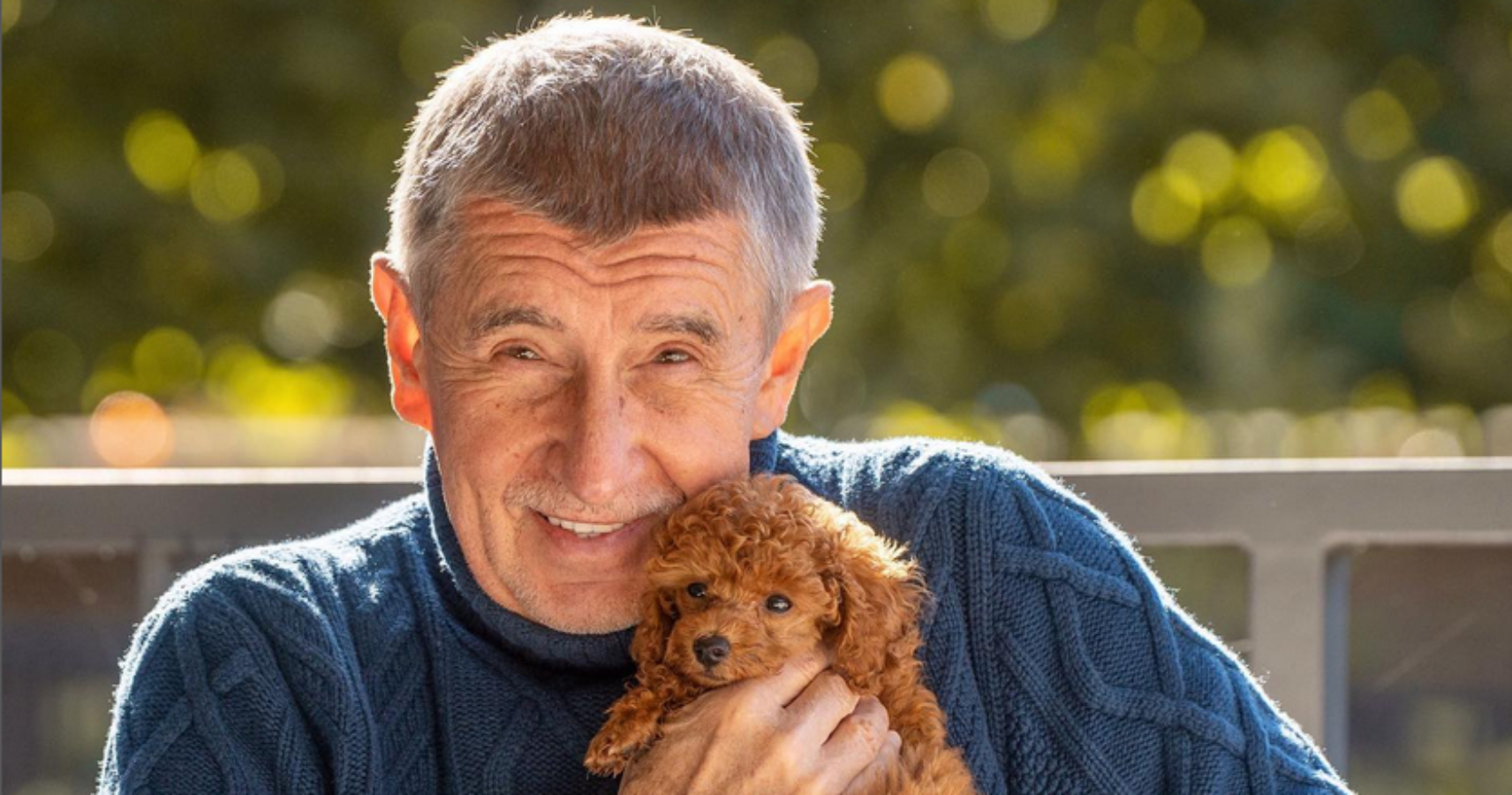 Babiš má doma nový přírůstek. Je jím trpasličí pudl