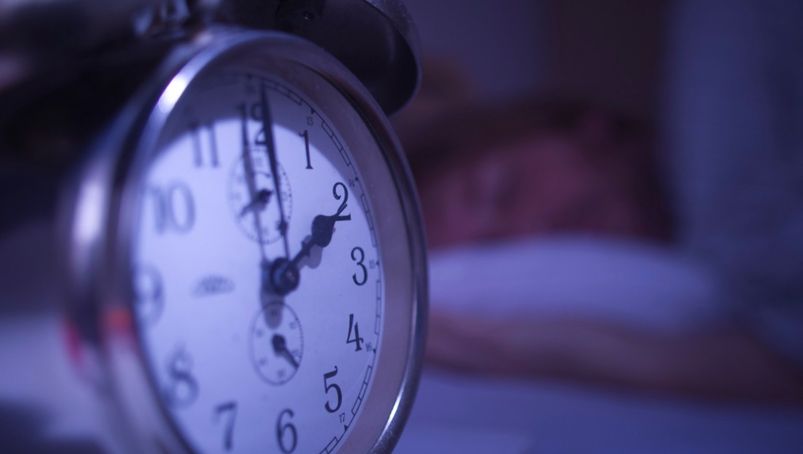 Končí letní čas. V&nbsp;neděli si pospíme o&nbsp;hodinu déle, ale to má negativní vliv na&nbsp;organismus, říká neurolog