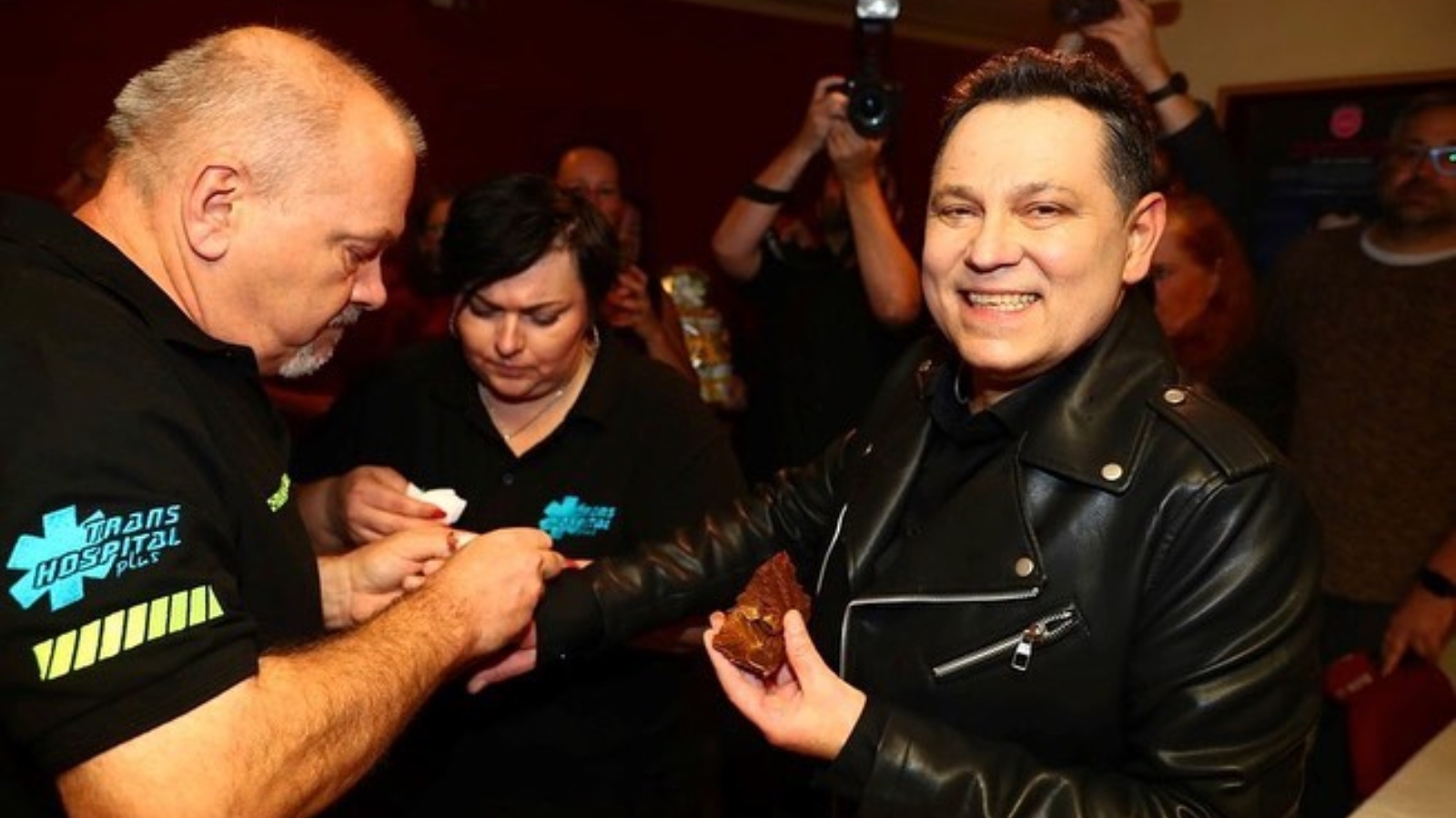 Bujarou oslavu Pavla Vítka zachraňovali záchranáři. Najednou spadl a všude byla krev