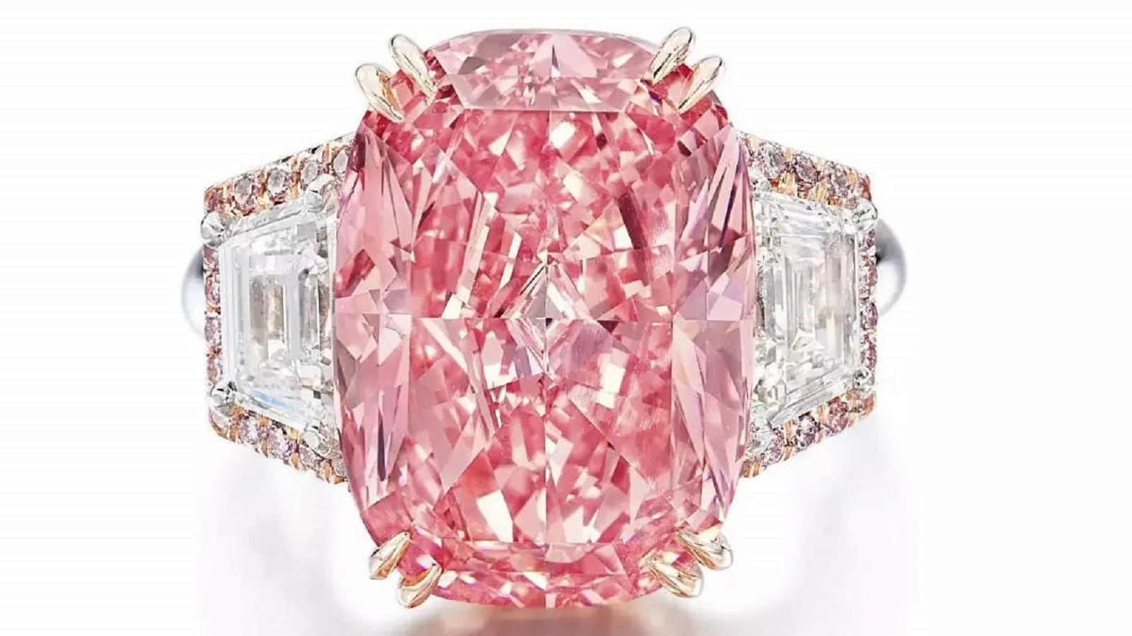 V Hongkongu prodali růžový diamant takřka za šedesát milionů dolarů: V&nbsp;přepočtu na&nbsp;váhu je nedražší na&nbsp;světě