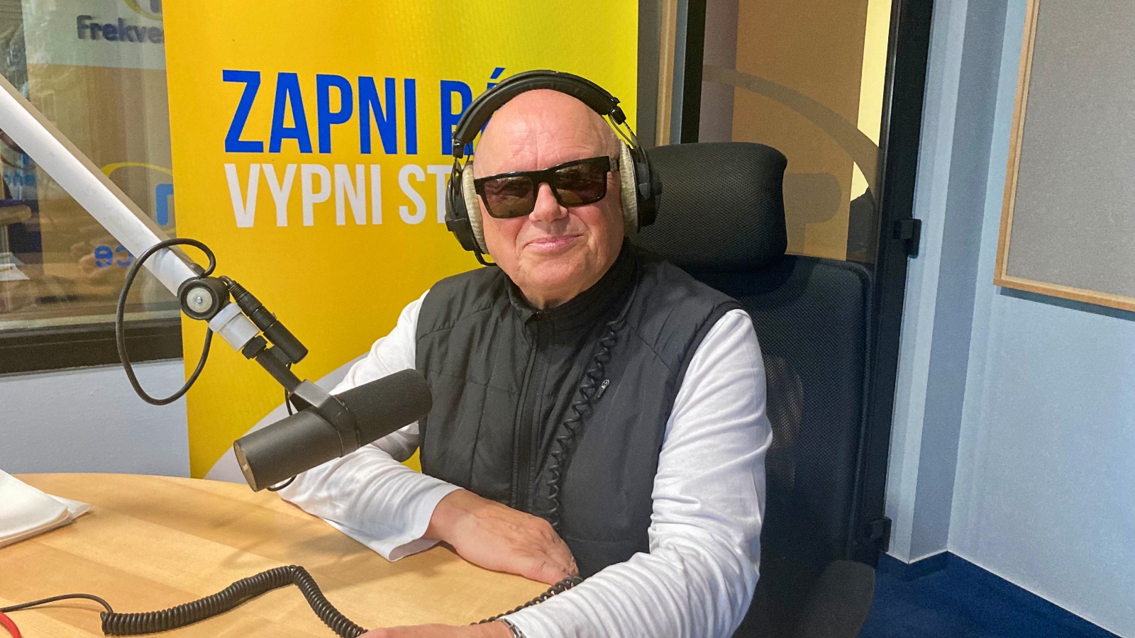Jiří Korn se stal pyšným dědečkem. Narodila se mu vnučka Izabela