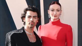 Omrzely se jim divoké barvy? Kráska ze Hry o&nbsp;trůny prodávala s&nbsp;manželem dům za ohromující cenu