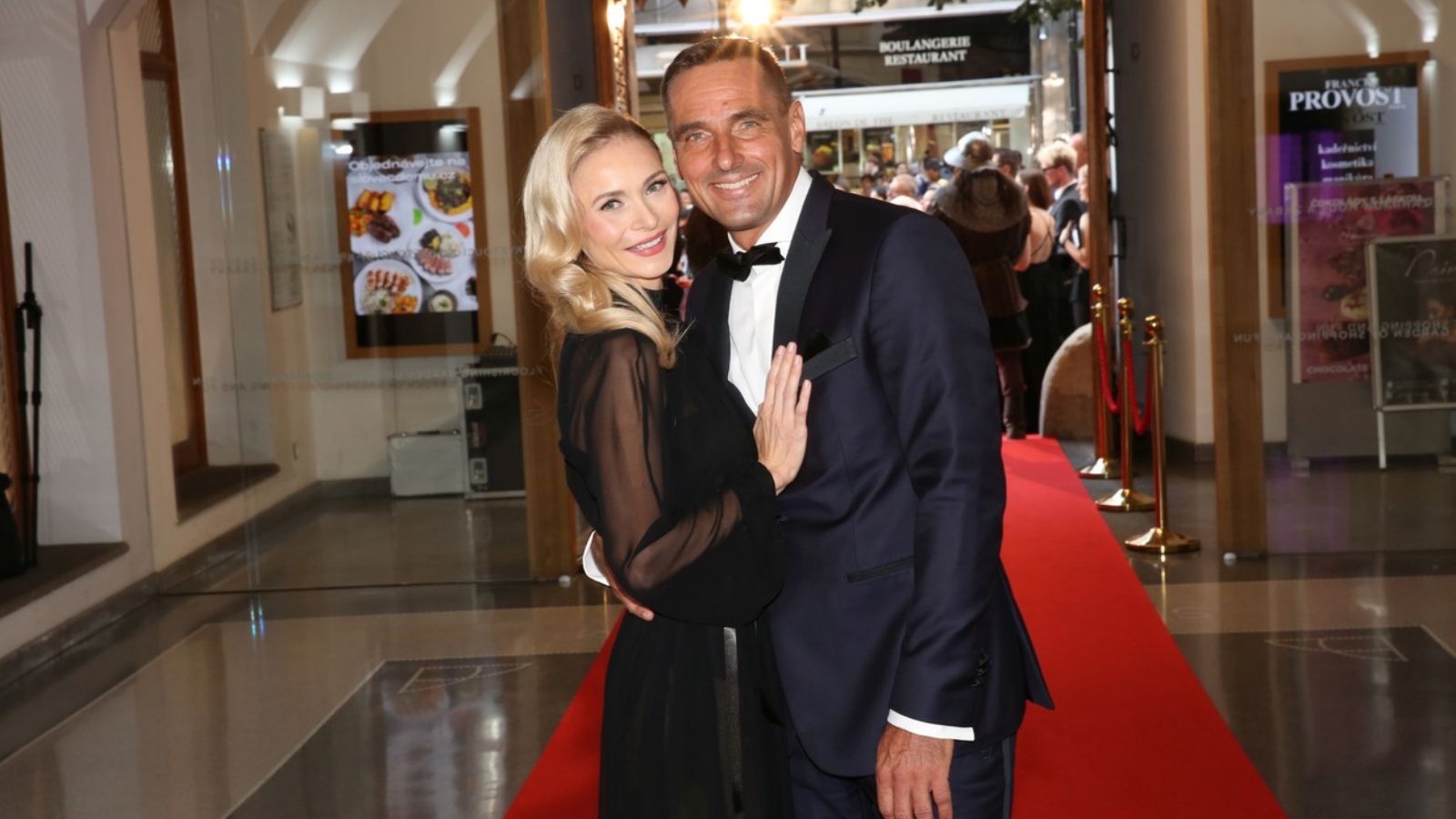 Šebrle s novou kráskou v krajkách v posteli. Nafotili spolu žhavé fotky pro Playboy