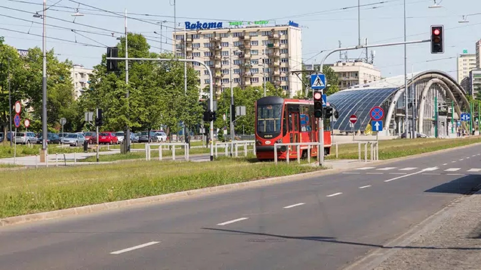 Ukradl tramvaj a vozil po městě cestující: Mladíka zastavilo až vypnutí proudu