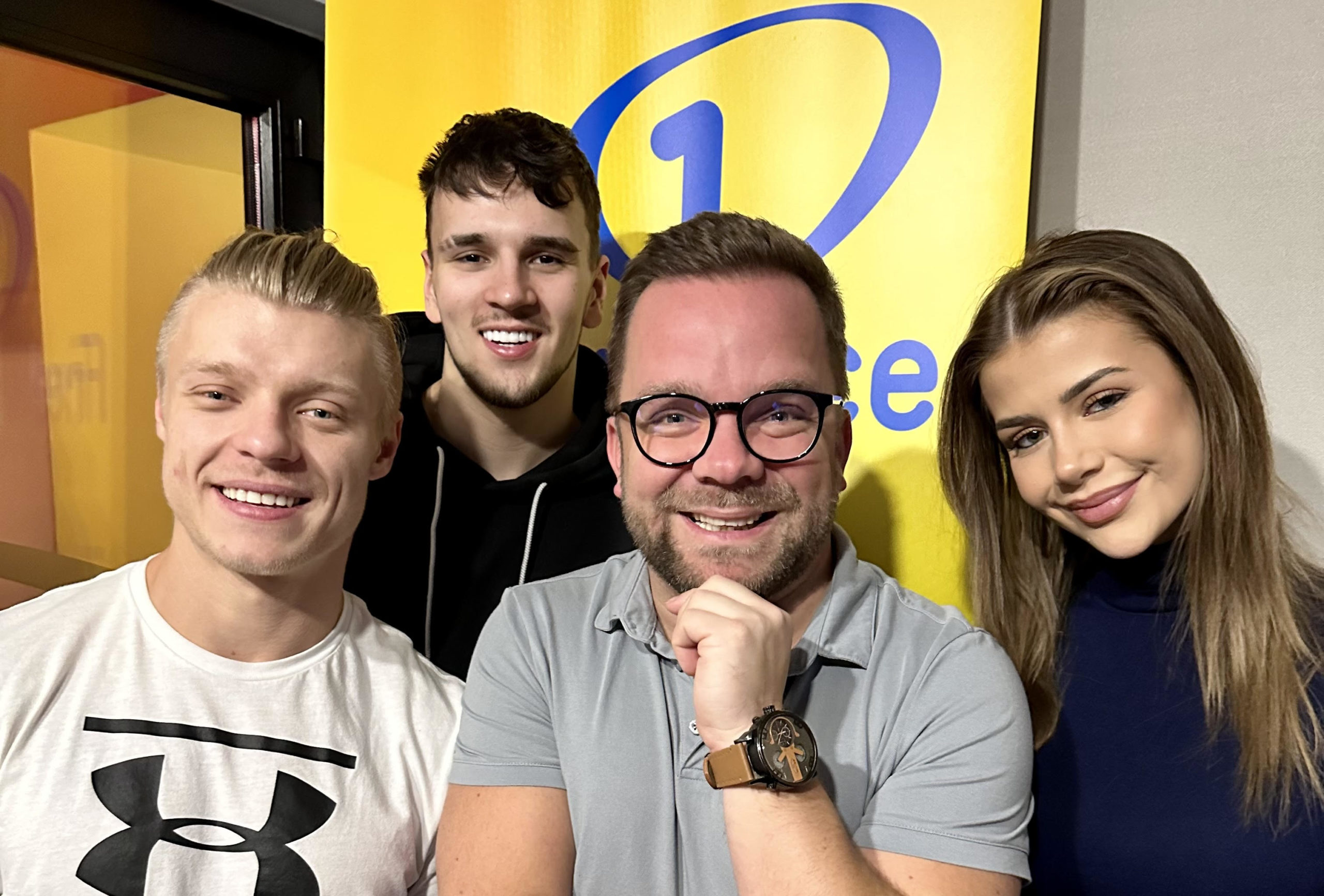 Youtubeři zadávají úkoly čtenářům Blesku, ti se pak při&nbsp;jejich plnění natáčí! Poslechněte si, jaké výzvy si přichystali
